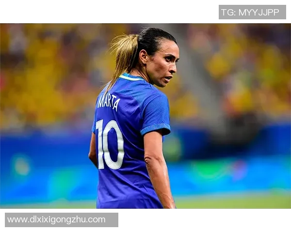 巴西女子足球球星闪耀绿茵场带动全球女足热潮